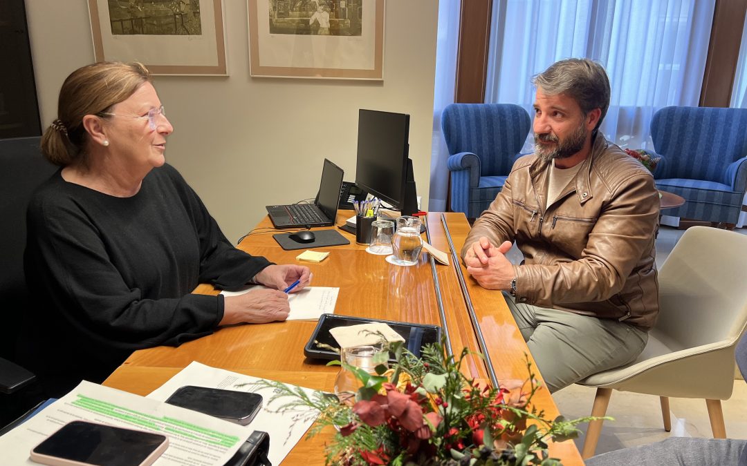 Reunión del Alcalde con la delegada del Consell, Agustina Esteve